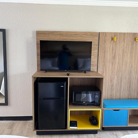 Days Inn By Wyndham Hinesville Near Fort Stewart, Newly Renovated, Free Hot Breakfast, Restaurant And Bar Exterior foto