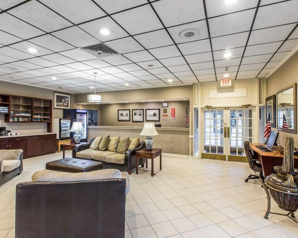 Days Inn By Wyndham Hinesville Near Fort Stewart, Newly Renovated, Free Hot Breakfast, Restaurant And Bar Exterior foto