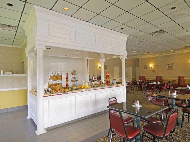 Days Inn By Wyndham Hinesville Near Fort Stewart, Newly Renovated, Free Hot Breakfast, Restaurant And Bar Exterior foto