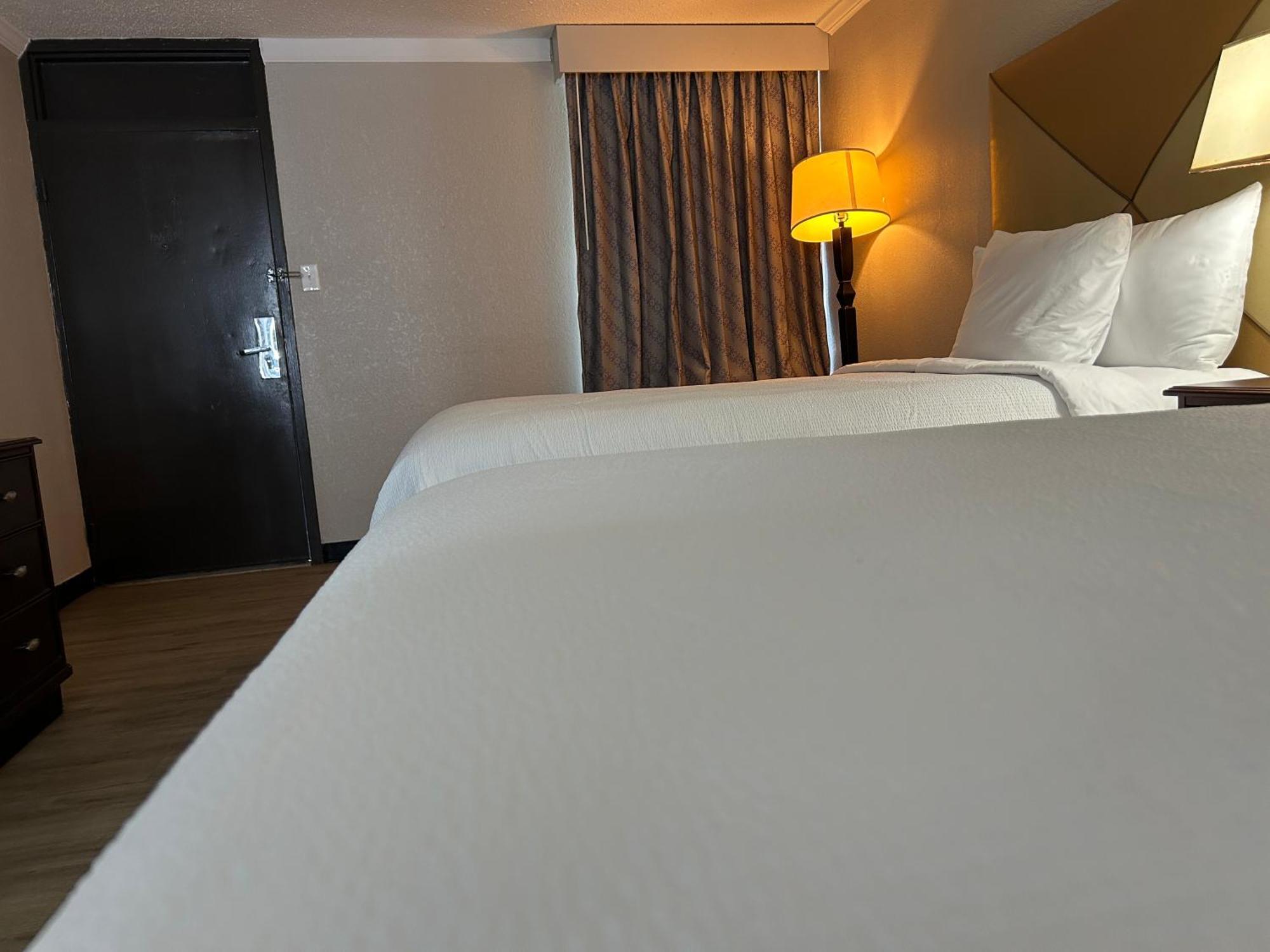 Days Inn By Wyndham Hinesville Near Fort Stewart, Newly Renovated, Free Hot Breakfast, Restaurant And Bar Exterior foto