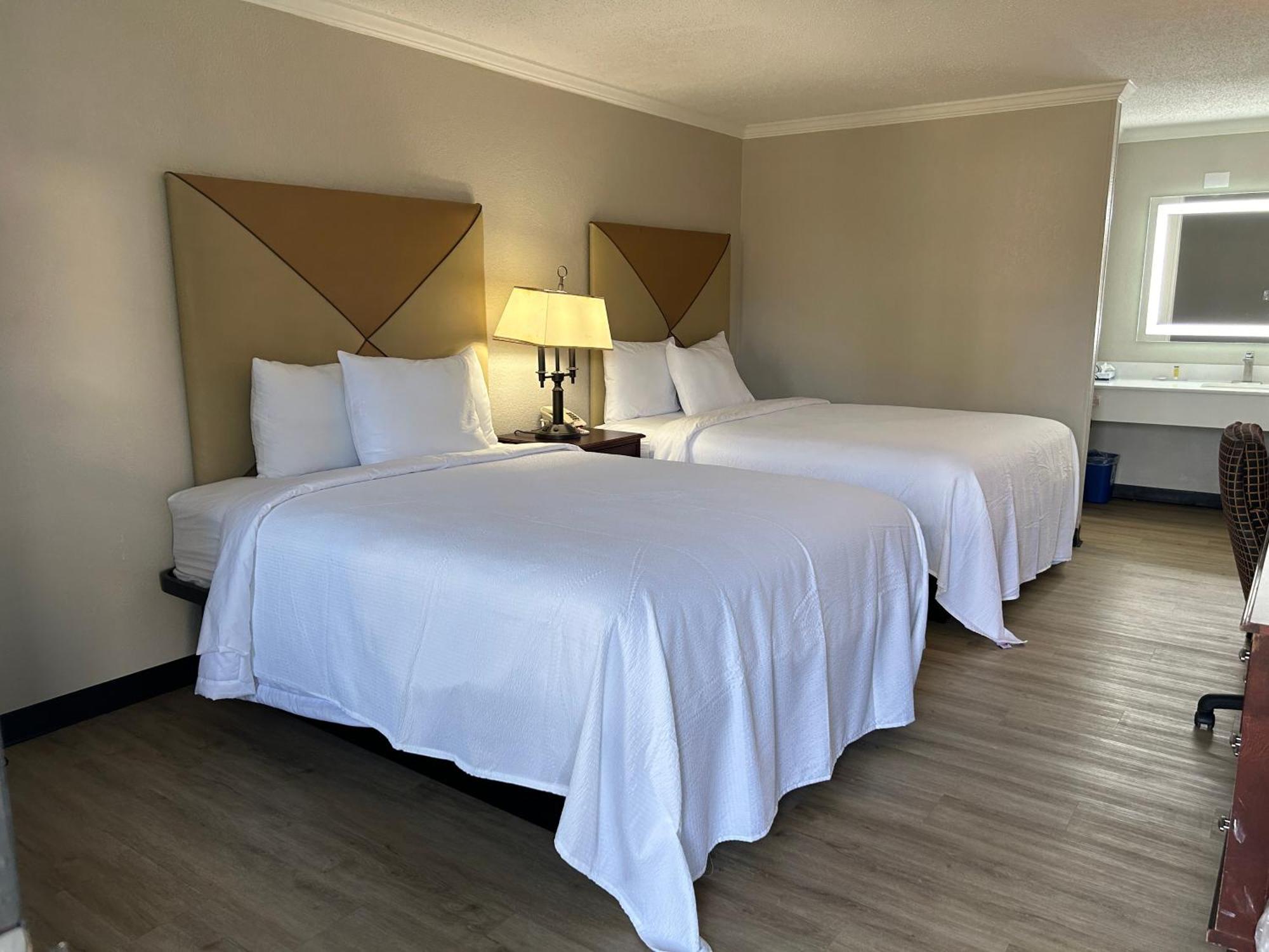 Days Inn By Wyndham Hinesville Near Fort Stewart, Newly Renovated, Free Hot Breakfast, Restaurant And Bar Exterior foto