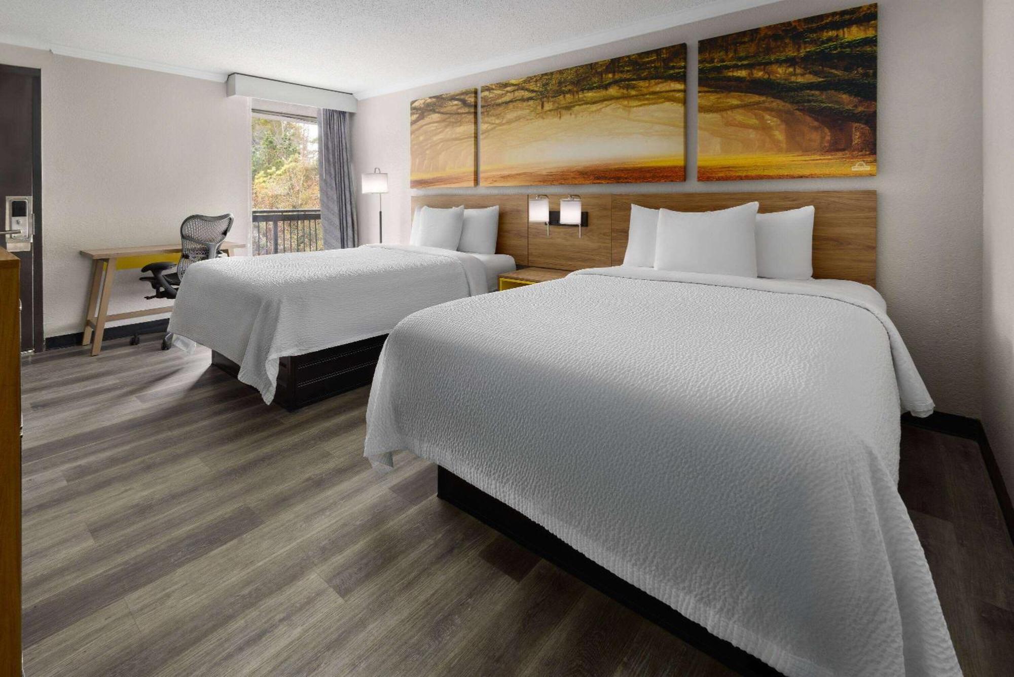 Days Inn By Wyndham Hinesville Near Fort Stewart, Newly Renovated, Free Hot Breakfast, Restaurant And Bar Exterior foto