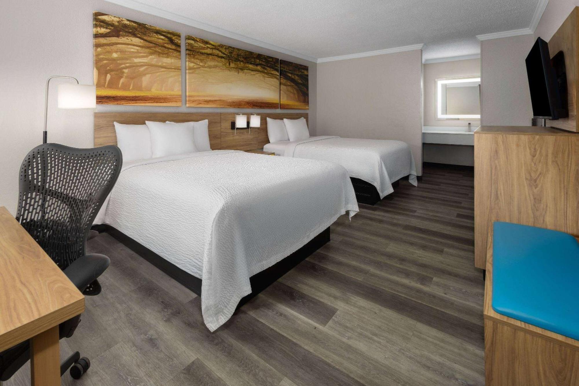 Days Inn By Wyndham Hinesville Near Fort Stewart, Newly Renovated, Free Hot Breakfast, Restaurant And Bar Exterior foto