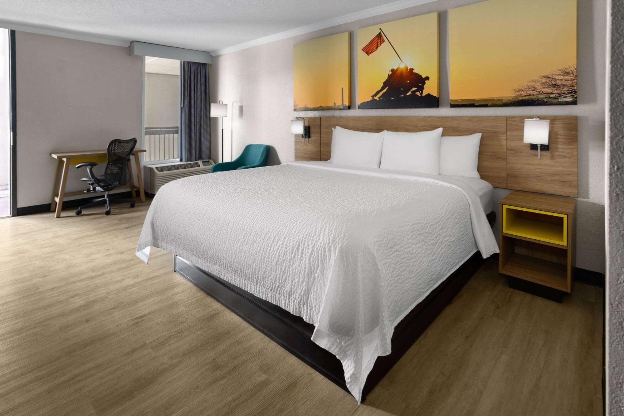 Days Inn By Wyndham Hinesville Near Fort Stewart, Newly Renovated, Free Hot Breakfast, Restaurant And Bar Exterior foto